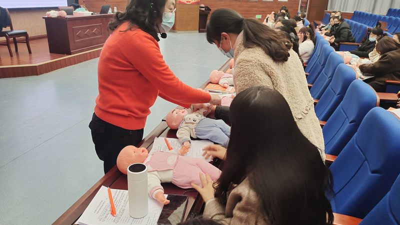 线上课和线下课，母婴护理师到底该怎么选