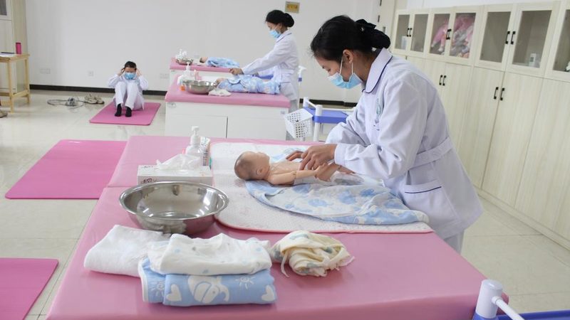 金牌月嫂培训课程内容揭秘：必备技能与实操要点